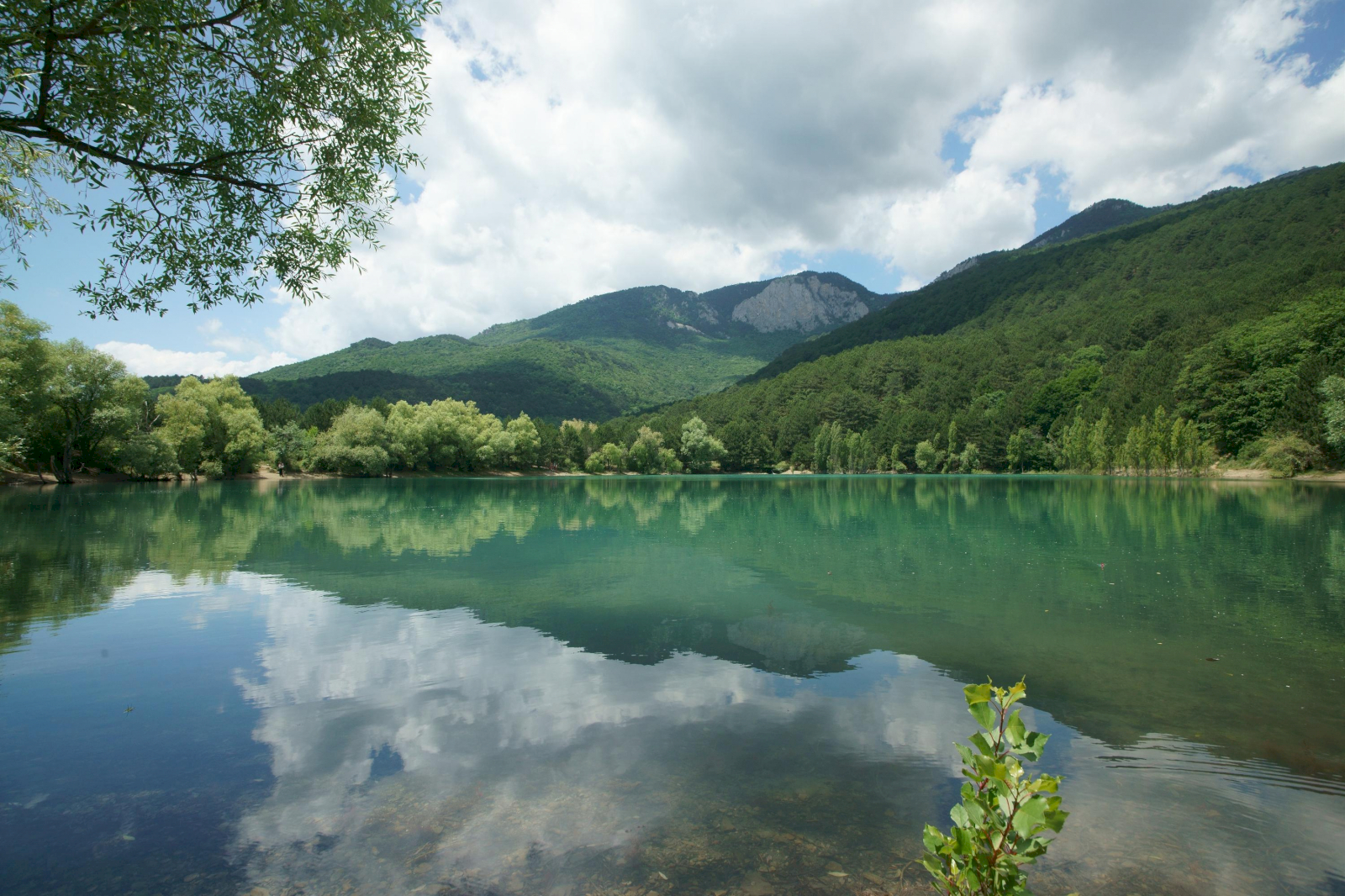 Бирюзовое озеро (водохранилище Юбилейное)