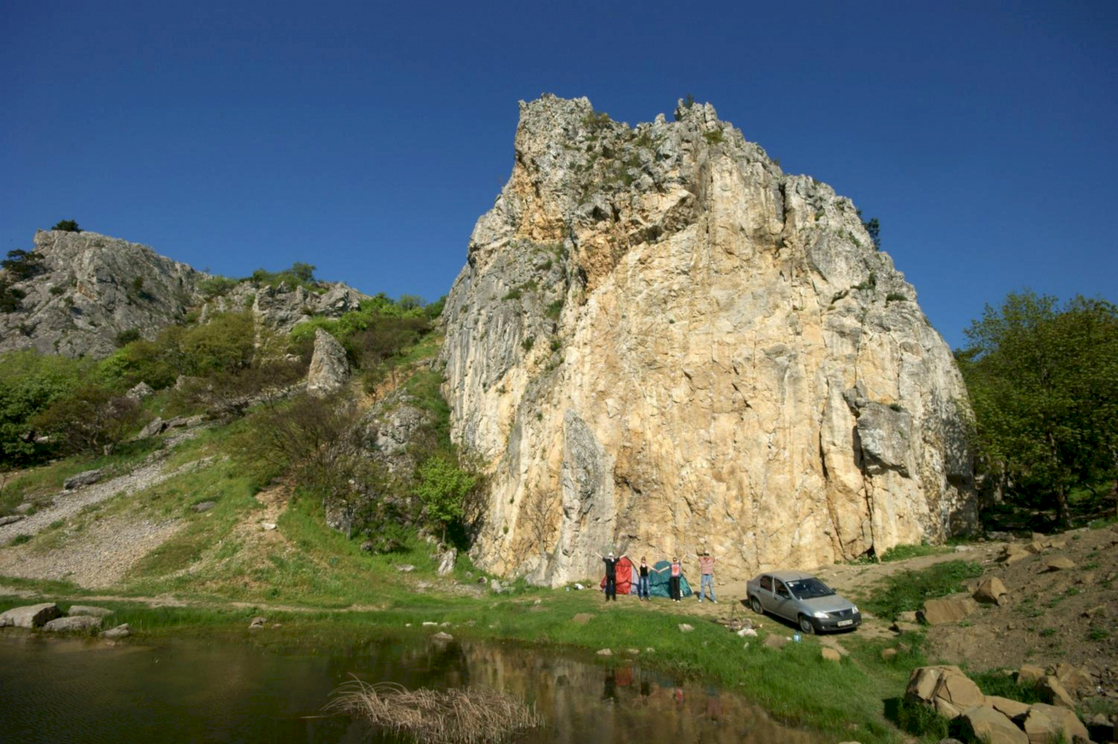 Скала Красный камень