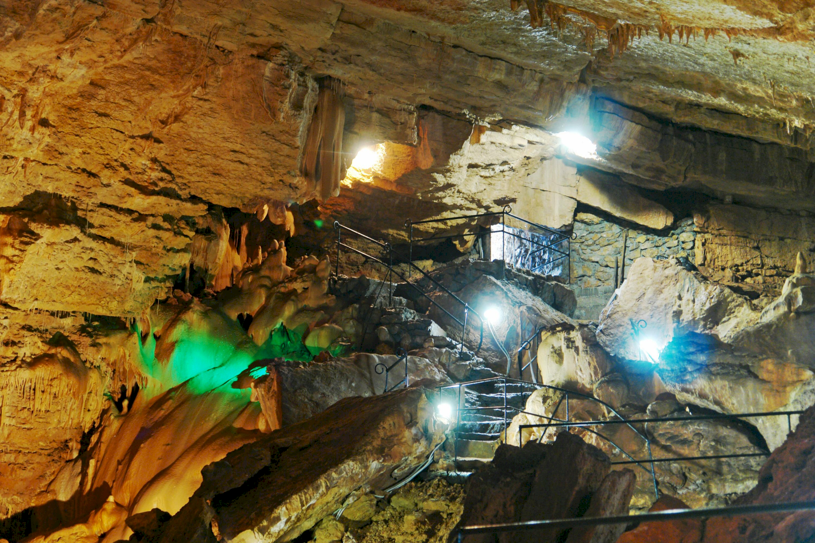 Пещера Ялтинская на Ай-Петри