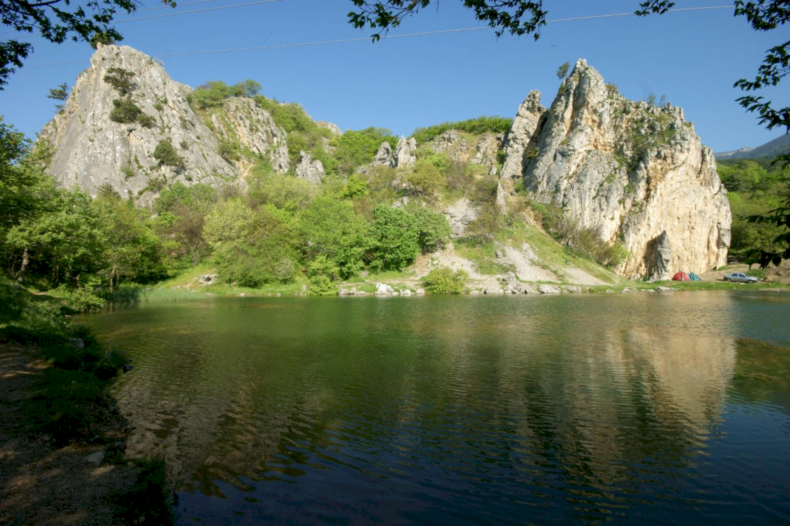 Скала Красный камень